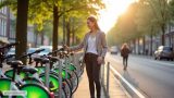 Utrecht worstelt met slordig geparkeerde deelfietsen